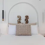 Naxian Lounge * Naxos City